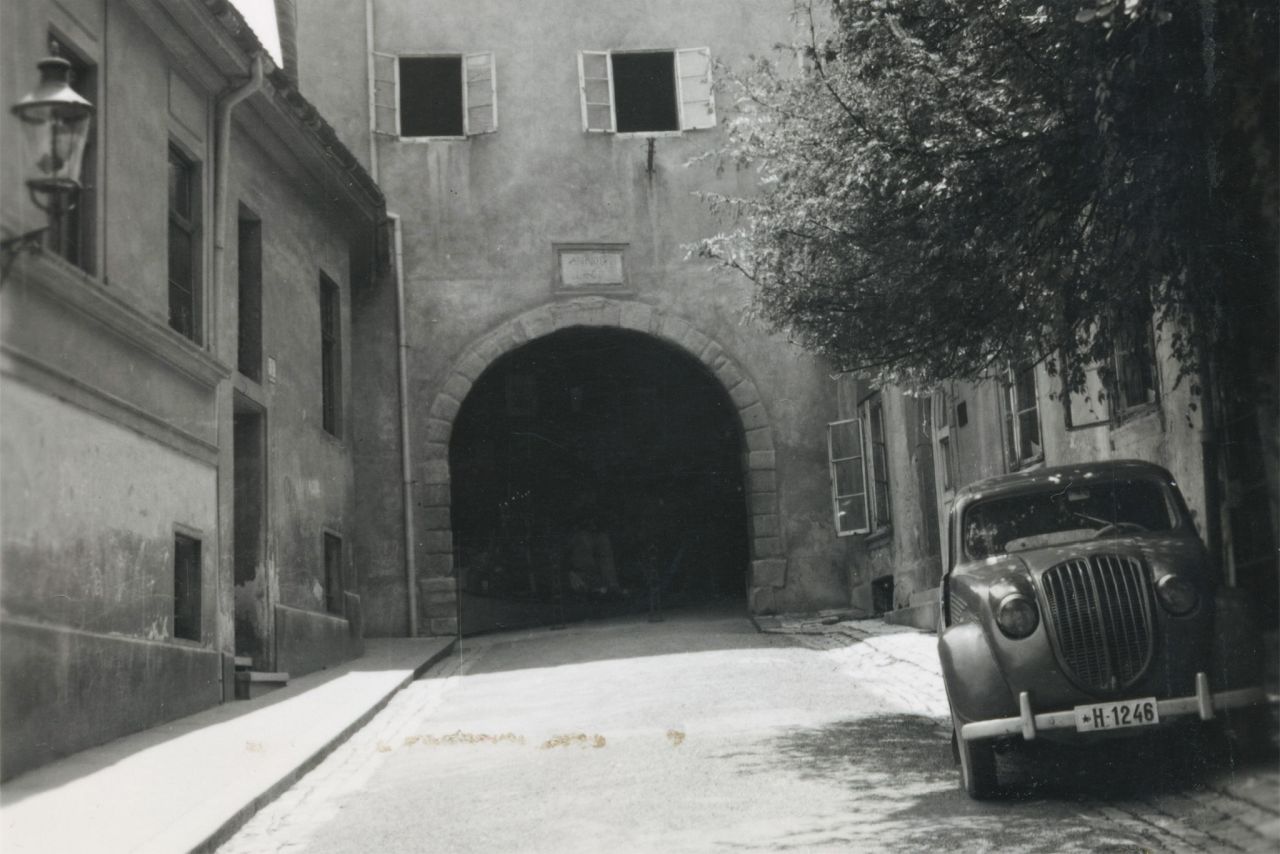 Kamenita vrata, automobil Steyr Baby typ 50, 1954. godina